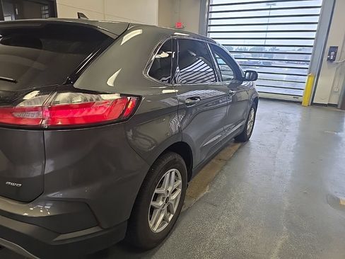 Used 2023 Ford Edge SEL AWD/4WD image 3