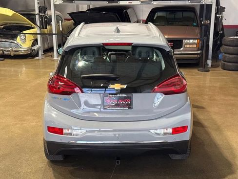 Used 2020 Chevrolet Bolt Premier w/ Infotainment Package FWD image 6