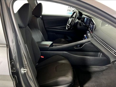 Used 2023 Hyundai Elantra SEL w/ Convenience Package image 6