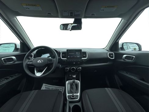 Certified 2025 Hyundai Venue SEL FWD image 18