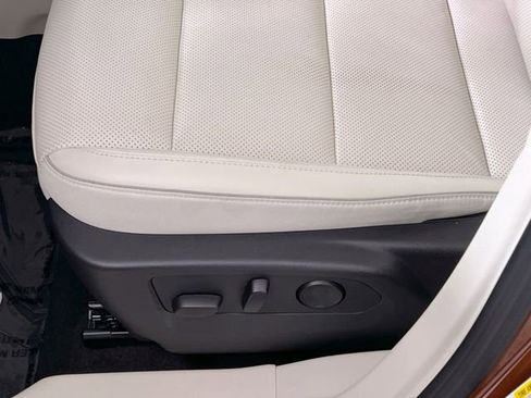 Used 2021 Buick Envision Essence w/ Technology Package I image 12