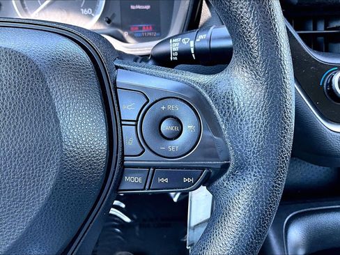 Used 2020 Toyota Corolla LE FWD image 18