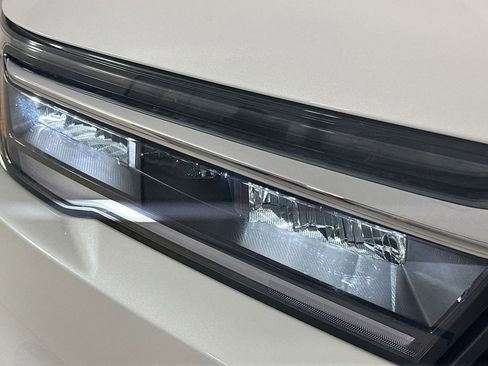 Used 2025 Honda Pilot EX-L image 41