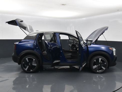 Certified 2025 Nissan Kicks SR image 45