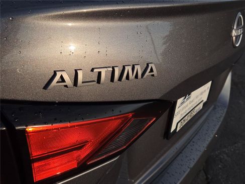 Used 2024 Nissan Altima 2.5 SV FWD image 29