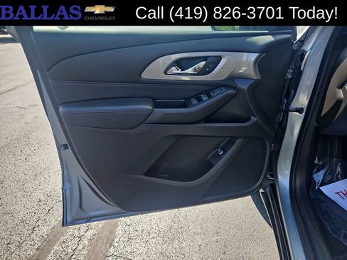 Certified 2023 Chevrolet Traverse LT FWD image 10