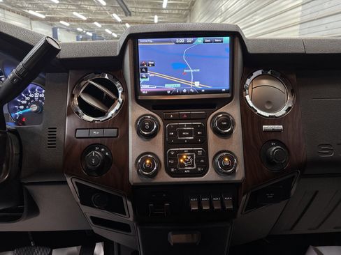 Used 2014 Ford F350 Lariat w/ Lariat Interior Package image 18