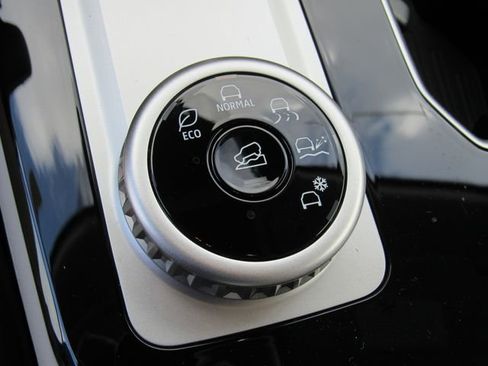 New 2026 Mitsubishi Outlander SE image 30