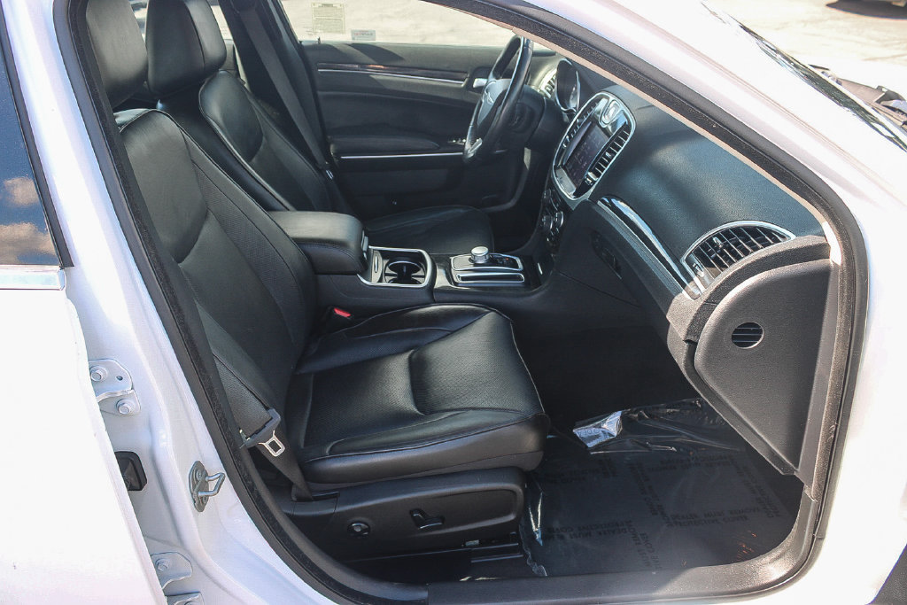 Used 2021 Chrysler 300 Touring L AWD/4WD image 19