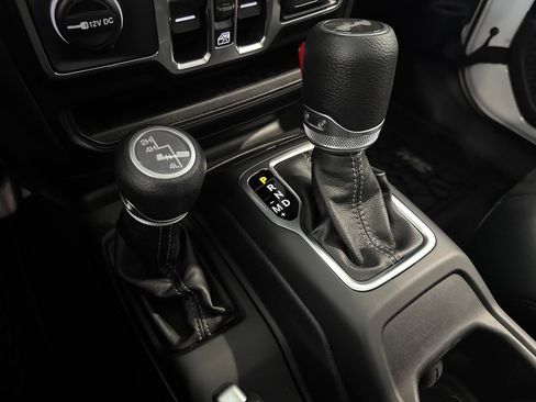 Used 2025 Jeep Wrangler Unlimited Sport AWD/4WD image 28