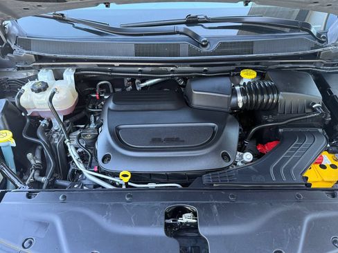 Used 2023 Chrysler Pacifica Touring-L FWD image 49
