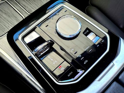 Used 2024 BMW 760i xDrive image 44