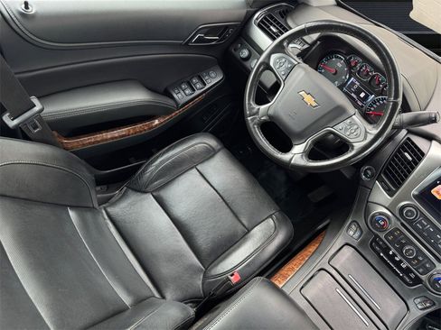 Used 2018 Chevrolet Suburban Premier image 15