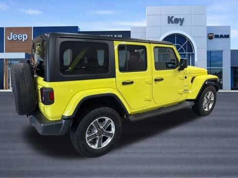 Used 2022 Jeep Wrangler Unlimited Sahara w/ Cold Weather Group image 8