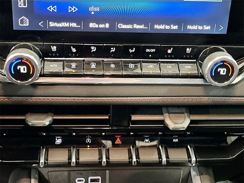 Used 2025 Chevrolet Colorado Z71 w/ Technology Package image 16