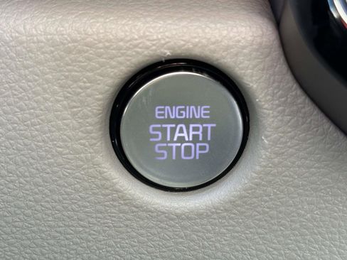 Used 2025 Kia Carnival SX Prestige image 18