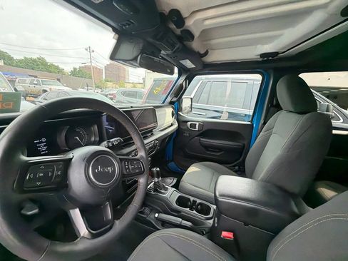 Used 2024 Jeep Wrangler Unlimited w/ Convenience Group AWD/4WD image 10