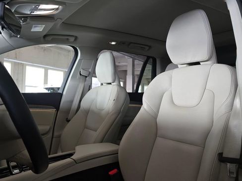 Certified 2025 Volvo XC90 T8 Plus image 21