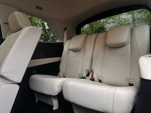 Used 2022 Mercedes-Benz GLS 450 4MATIC image 36