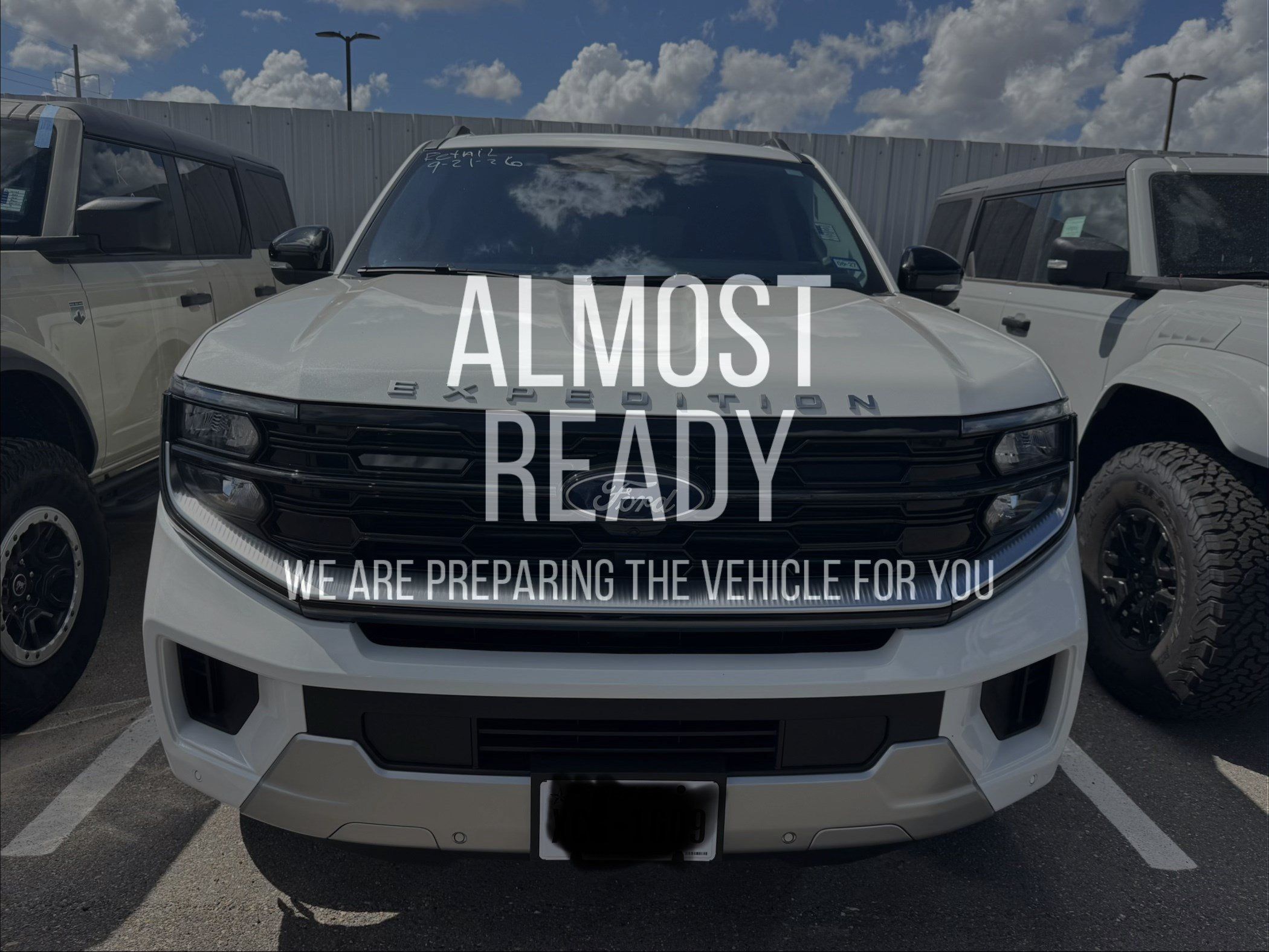 Used 2025 Ford Expedition Max Platinum w/ Platinum Ultimate Package AWD/4WD image 1
