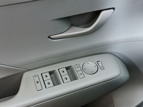 Used 2024 Hyundai Kona SEL FWD image 15