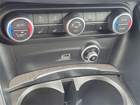 Used 2022 Alfa Romeo Stelvio Ti image 29