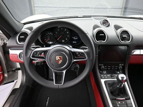 New 2025 Porsche 718 Cayman image 18