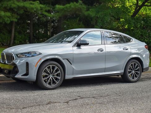 Used 2025 BMW X6 xDrive40i AWD/4WD image 2