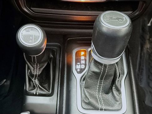 Used 2020 Jeep Wrangler Unlimited Sahara image 35