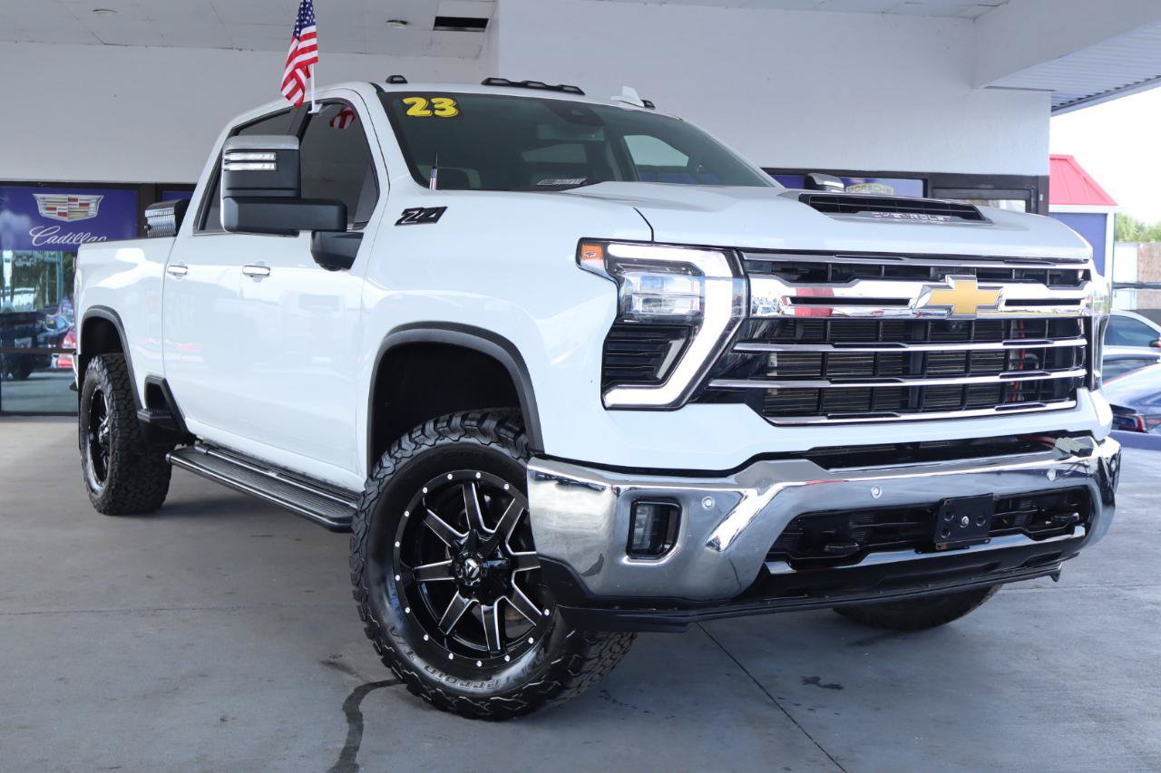 Used 2024 Chevrolet Silverado 3500 LTZ w/ LTZ Plus Package AWD/4WD image 2