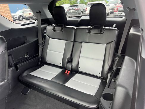 Used 2022 Ford Explorer XLT w/ Equipment Group 202A image 22