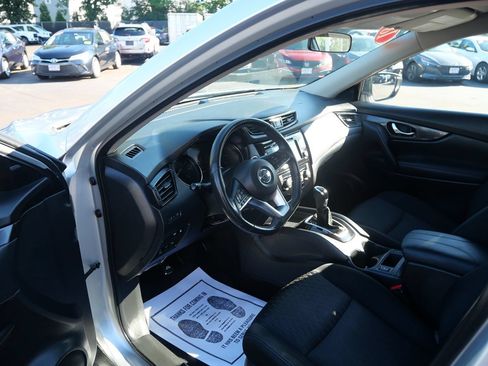 Used 2018 Nissan Rogue SV AWD/4WD image 9