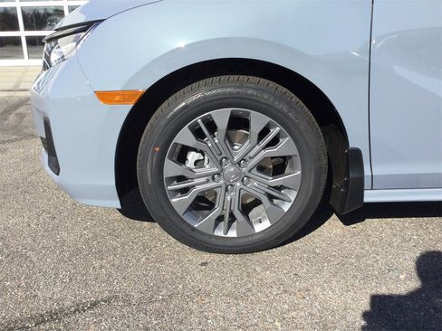 New 2026 Honda Odyssey Touring image 11