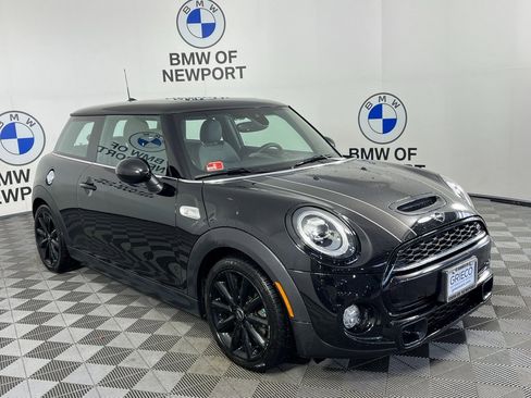 Used 2019 MINI Cooper S image 1
