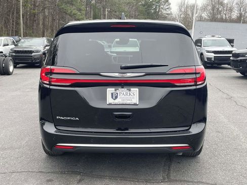 New 2026 Chrysler Pacifica Select image 7