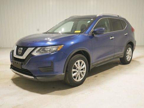 Used 2018 Nissan Rogue SV image 1
