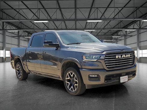 Used 2025 RAM 1500 Laramie AWD/4WD image 12