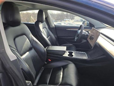 Used 2022 Tesla Model 3 Standard Range image 3