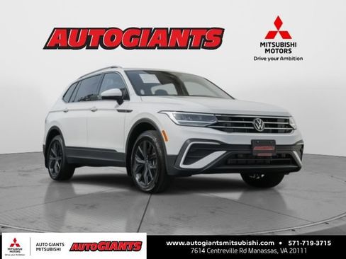 Used 2024 Volkswagen Tiguan SE image 1