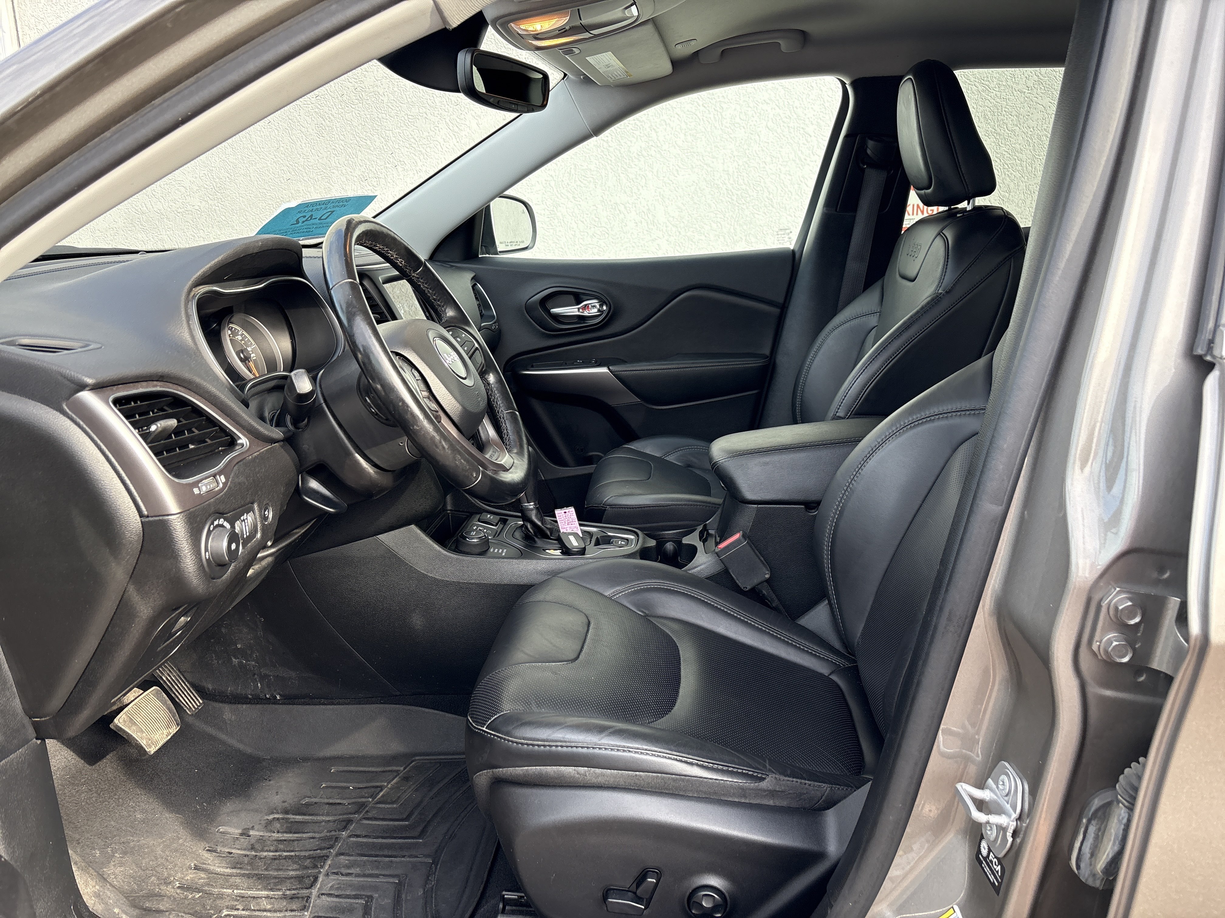 Used 2021 Jeep Cherokee Latitude Lux w/ Comfort/Convenience Group AWD/4WD image 11
