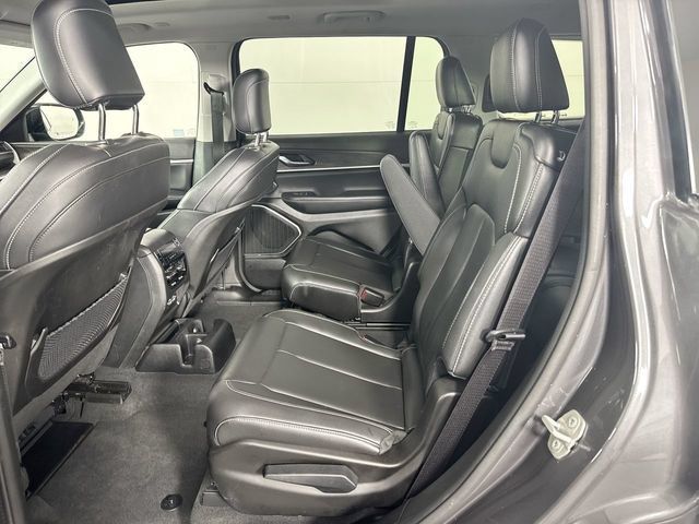 Used 2023 Jeep Grand Cherokee L Limited AWD/4WD image 23