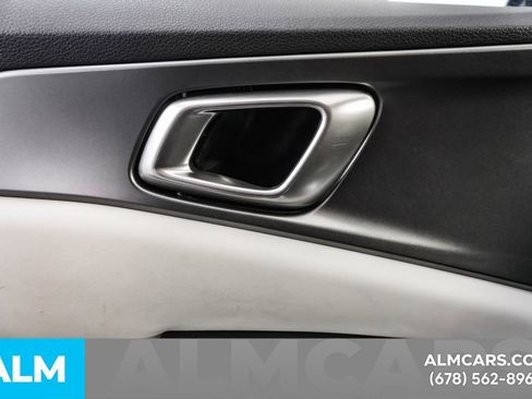 Used 2024 Kia Carnival LX image 47