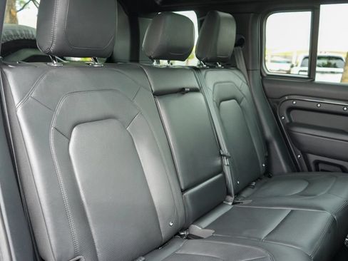 Used 2024 Land Rover Defender 110 V8 AWD/4WD image 8