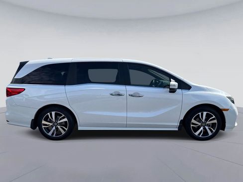 Certified 2024 Honda Odyssey Touring image 2