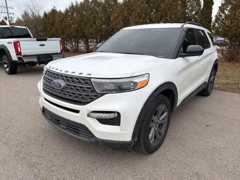 Used 2023 Ford Explorer XLT w/ Equipment Group 202A image 3