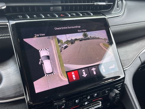 Used 2022 Jeep Grand Cherokee L Limited w/ Luxury Tech Group II image 35