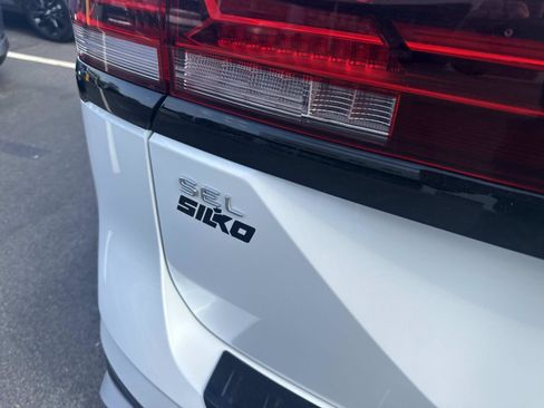 Certified 2024 Volkswagen Atlas Peak Edition SEL AWD/4WD image 5