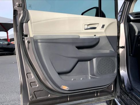 Used 2024 Toyota Sienna Limited image 22