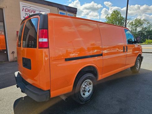 Used 2017 Chevrolet Express 2500 RWD image 3