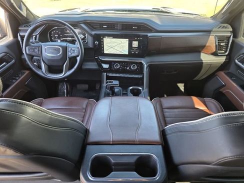 Used 2025 GMC Sierra 1500 Denali Ultimate image 8